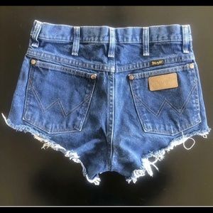 Wrangler cut off jean shorts size 28